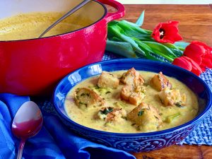 CREAMY BROCCOLI CHEDDAR SOUP WITH CHEDDAR CROUTONS - Dish Off The Block