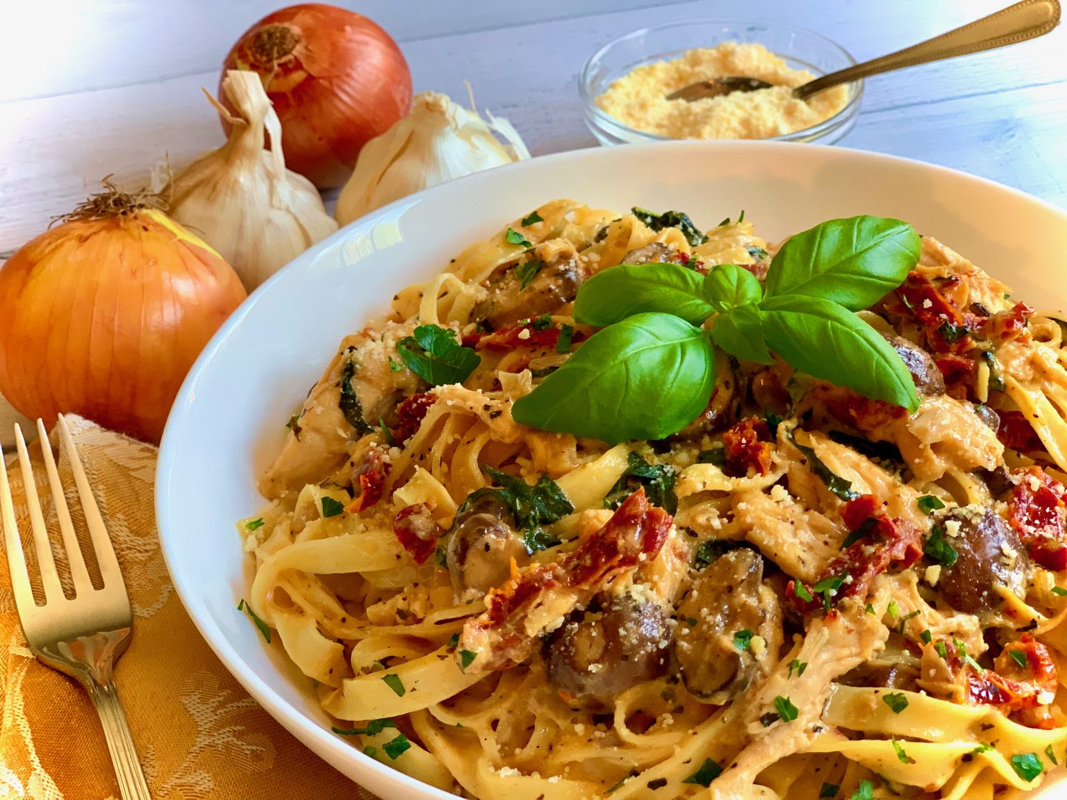 LINGUINI WITH CHICKEN AND SUN-DRIED TOMATO CREAM SAUCE - Dish off the Block