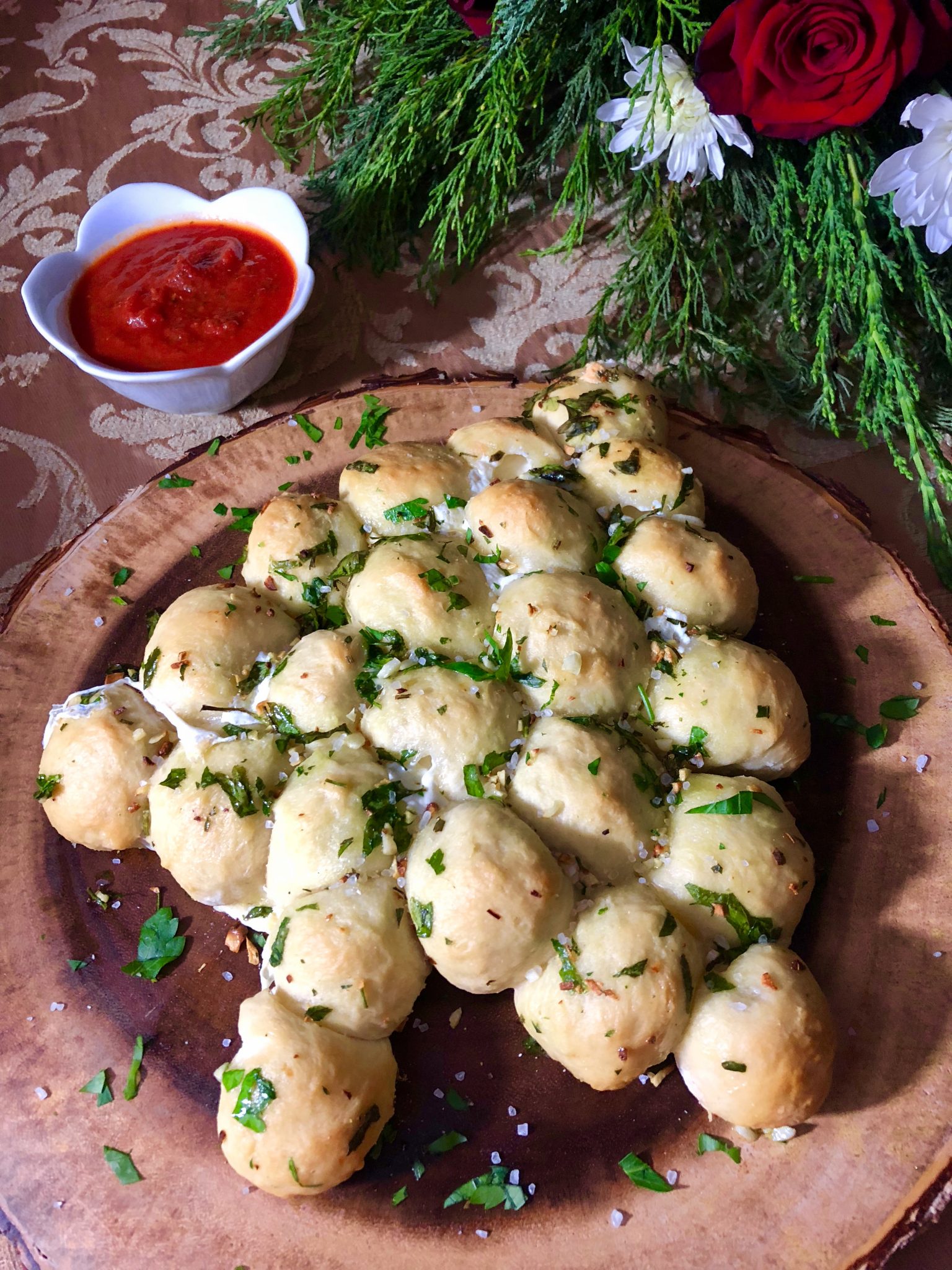 PULL APART CHRISTMAS TREE MOZZARELLA BREAD - Dish off the Block