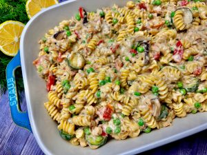 CREAMY MAPLE AND SMOKED PEPPER SALMON AND VEGGIE PASTA BAKE